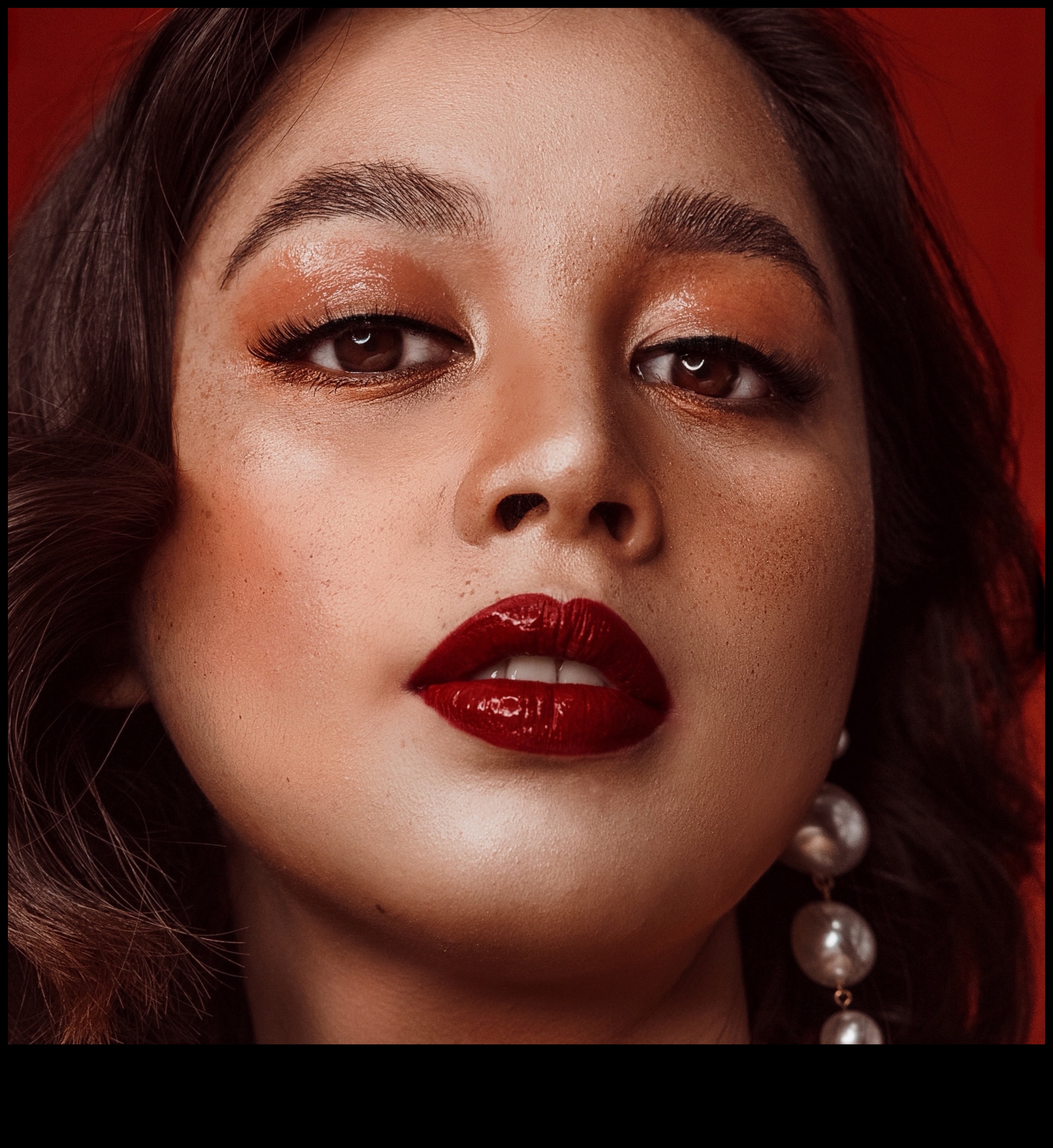 אהבת שפתון: חקירת הפיתוי של צבעי שפתיים עזים