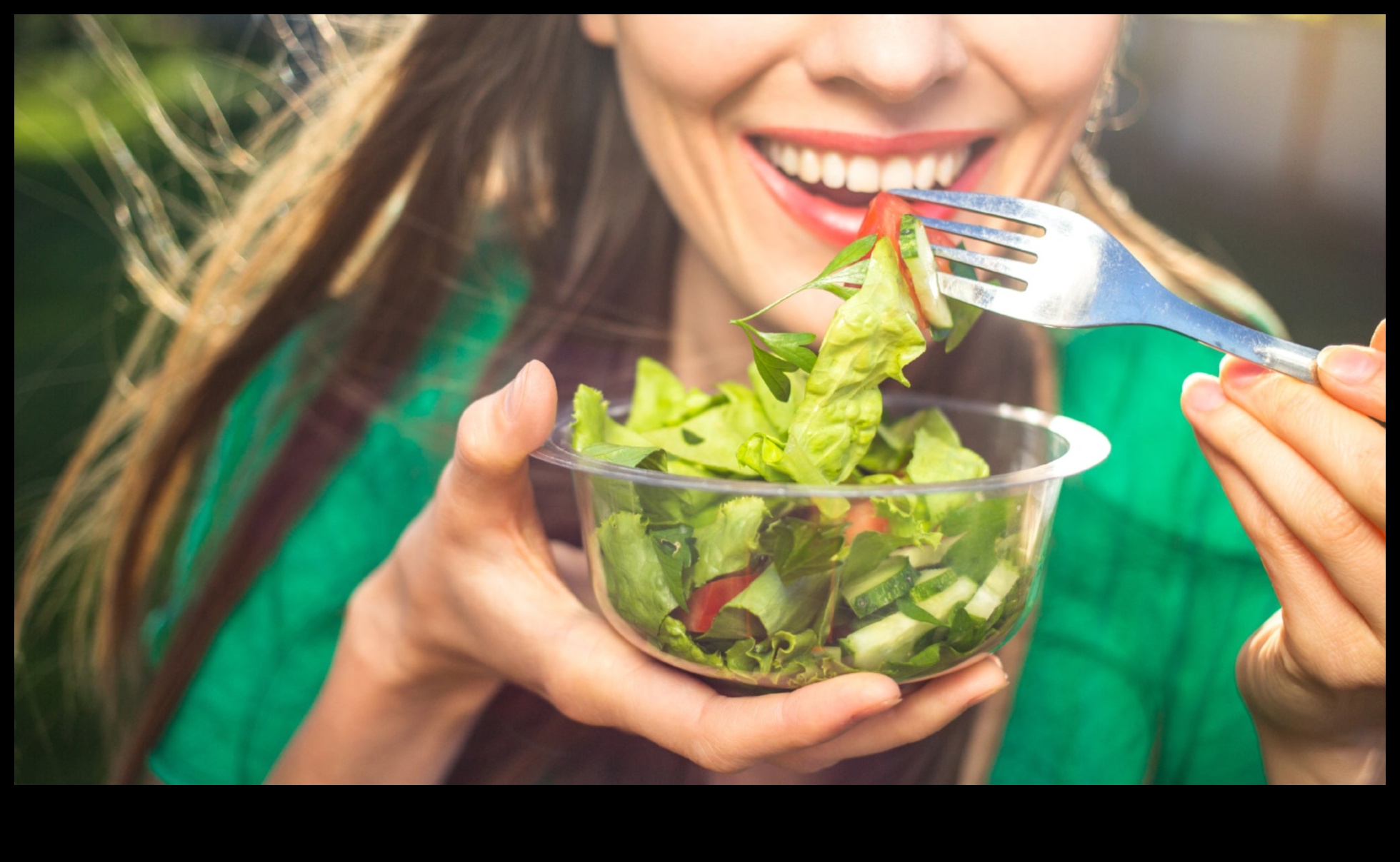 אליקסירי יופי ירוקים: טיפוח העור שלך מבפנים החוצה