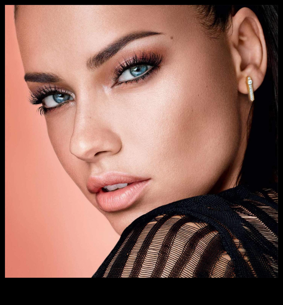 צימוד מסקרה וצלליות: שפר את התכונות שלך עם דיוק