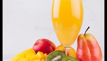 אלגנטיות טרופית: ללגום מיצי פירות טריים מעולים בסטייל