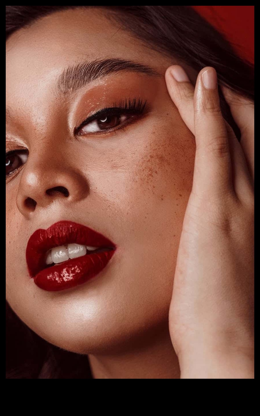 אהבת שפתון: חקירת הפיתוי של צבעי שפתיים עזים